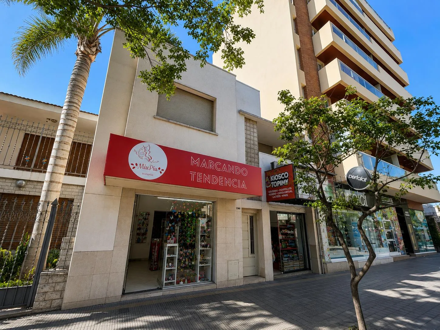 Alta Cordoba, casa 4 dormitorios , mas dos locales, a metros plaza, sobre Fragueiro.
