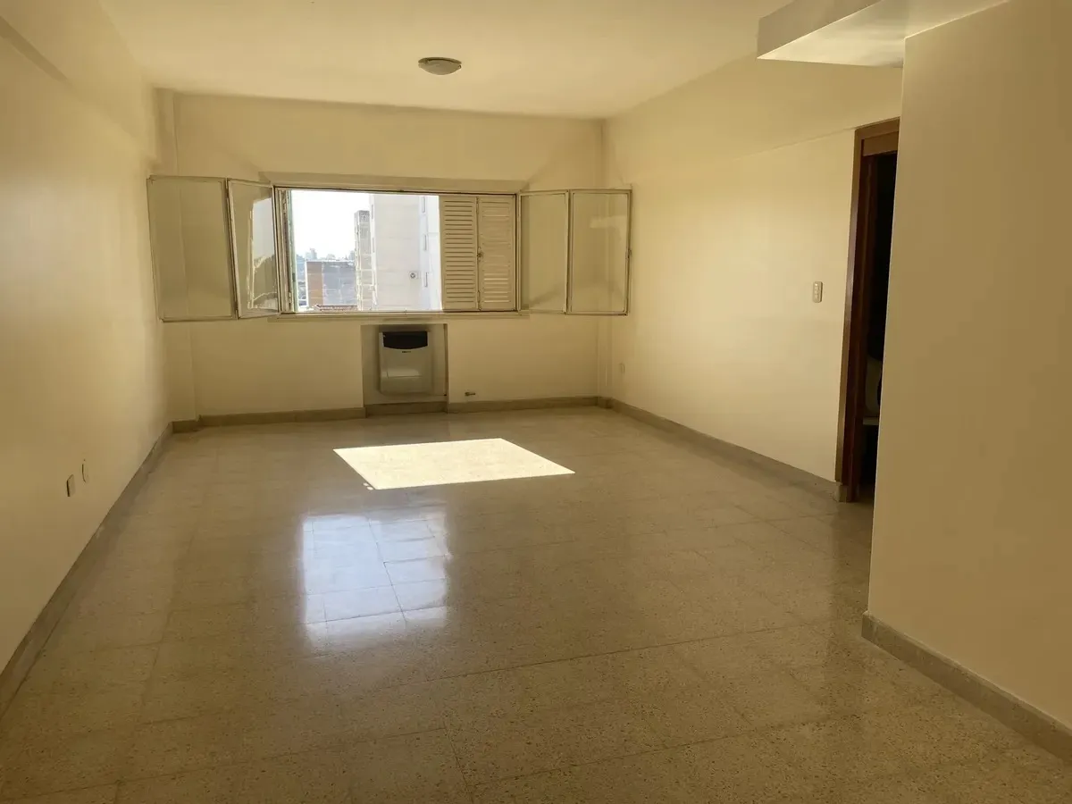 ALQUILER DPTO 2 DORMITORIOS Y 2 BAÑOS EN CENTRO - EXCELENTE DISTRIBUCIÓN Y CONFORT- Emilio Olmos 263