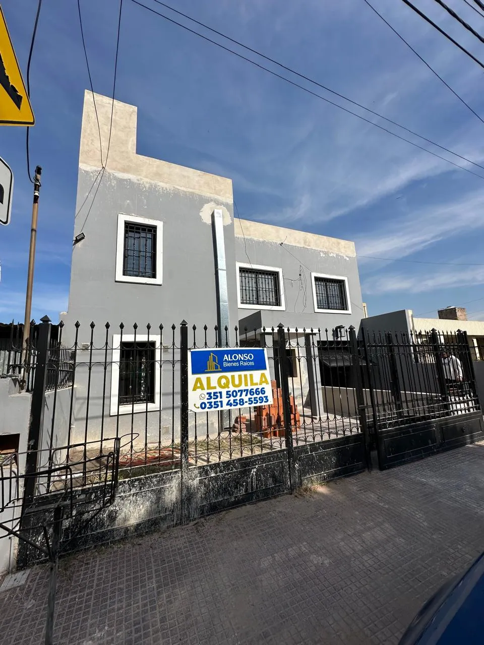 🏡 Amplia Casa de 4 Dormitorios con Terraza y Asador Calle Carola Lorencini 467 B° Jorge Newbery