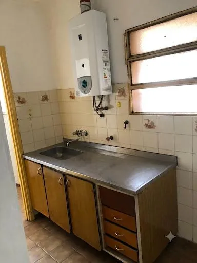 PLAZA COLON,JEFATURA POLICIA,MATERNIDAD, DPTO 2 DORM.CON PLACARES,COCINA SEPARADA LAVADERO, COMEDOR,PISOS DE PARQUET !