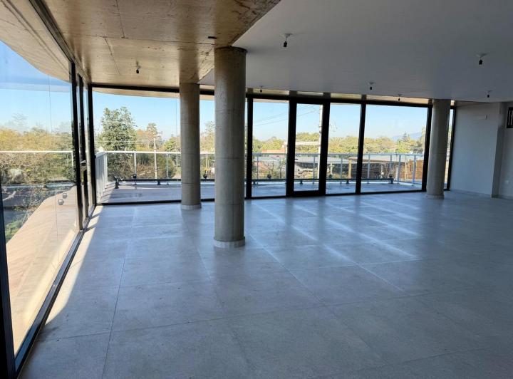 Oficina comercial · 93m² · 2 Ambientes · 1 Cochera