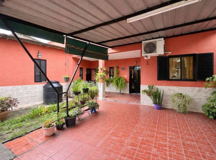 Casa · 140m² · 5 Ambientes · 2 Cocheras