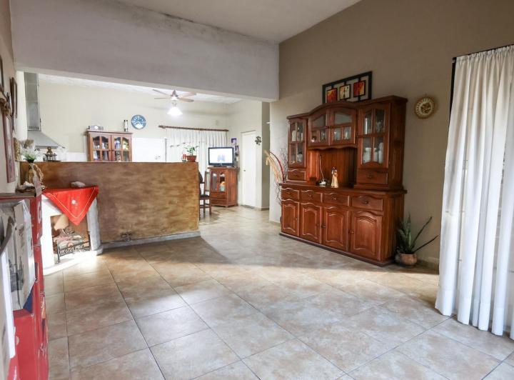 Casa · 170m² · 5 Ambientes · 1 Cochera