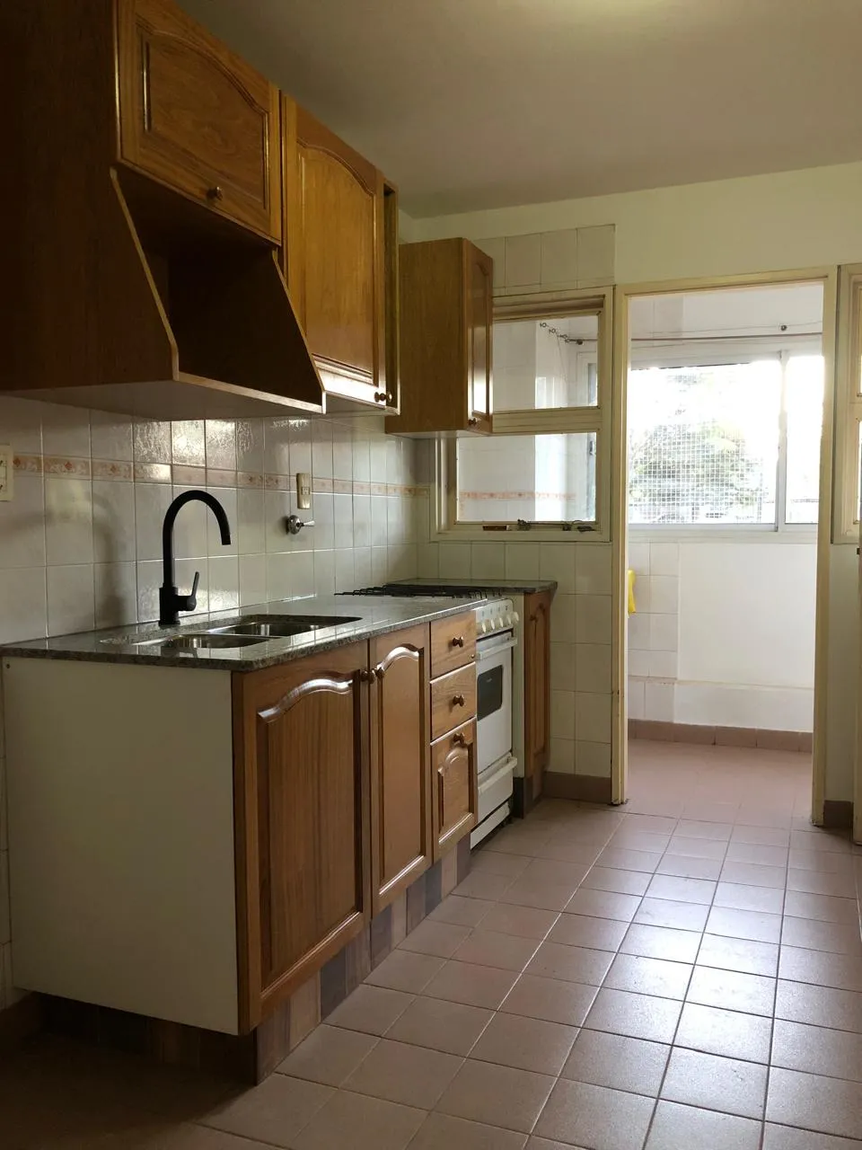 ALQ. DPTO. 3 DORM. C/COCH. COMPL. CERRADO EN Bº MIRADOR DEL CHATEAU