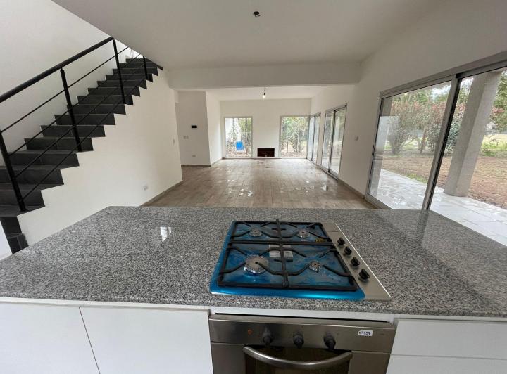 Casa · 150m² · 6 Ambientes · 2 Cocheras