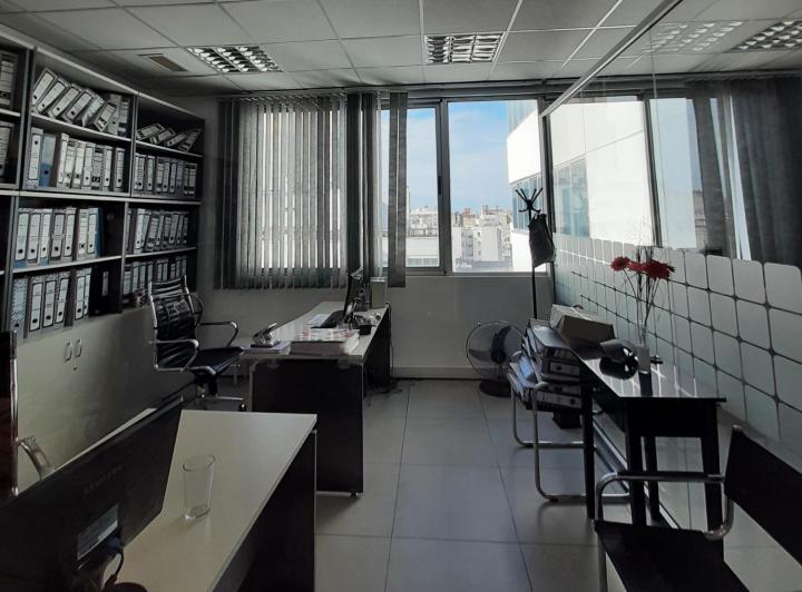 Oficina comercial · 148m² · 4 Ambientes · 2 Cocheras