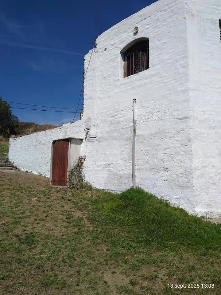 VENTA DE TERRENO CON CONSTRUCCIÓN EN VILLA DEL LAGO - VILLA CARLOS PAZ