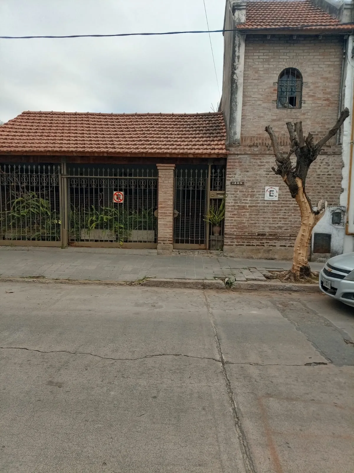 CASA EN VENTA | 4 DORM. + OFICINA + DPTO A TERMINAR | BARRIO ALBERDI