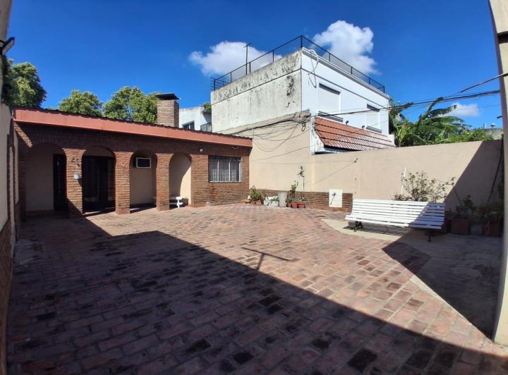 Casa · 245m² · 5 Ambientes · 2 Cocheras