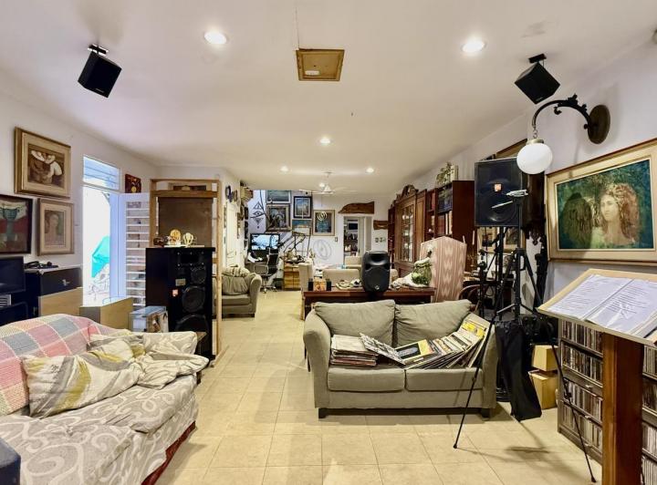 Casa · 341m² · 5 Ambientes · 2 Cocheras