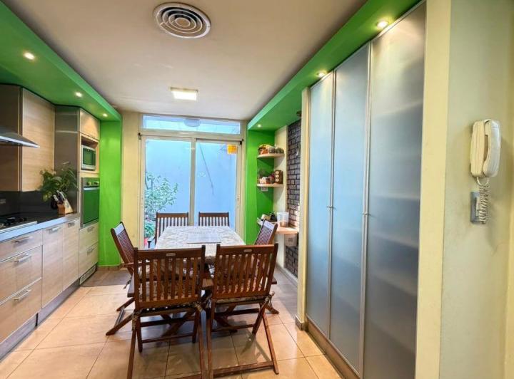 Casa · 200m² · 6 Ambientes · 1 Cochera
