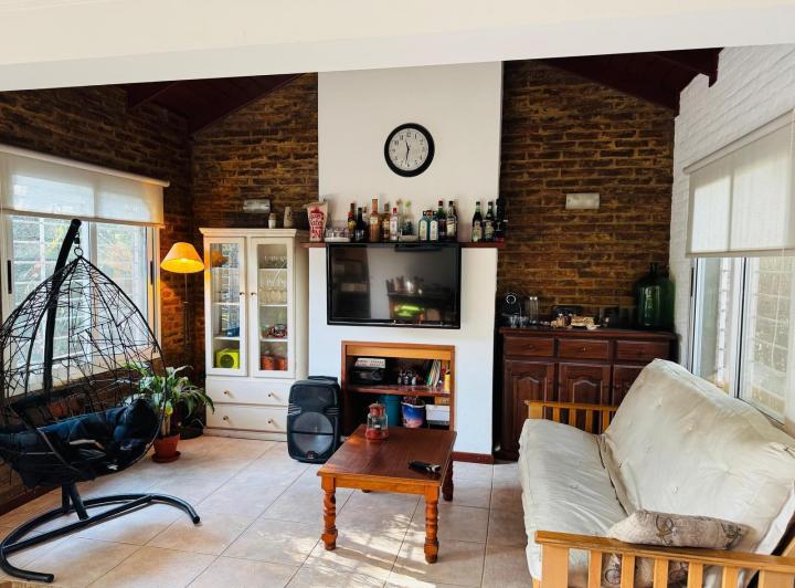 Casa · 120m² · 5 Ambientes · 2 Cocheras