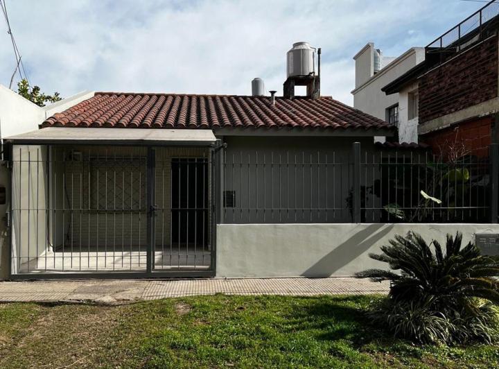 Casa · 65m² · 4 Ambientes · 1 Cochera