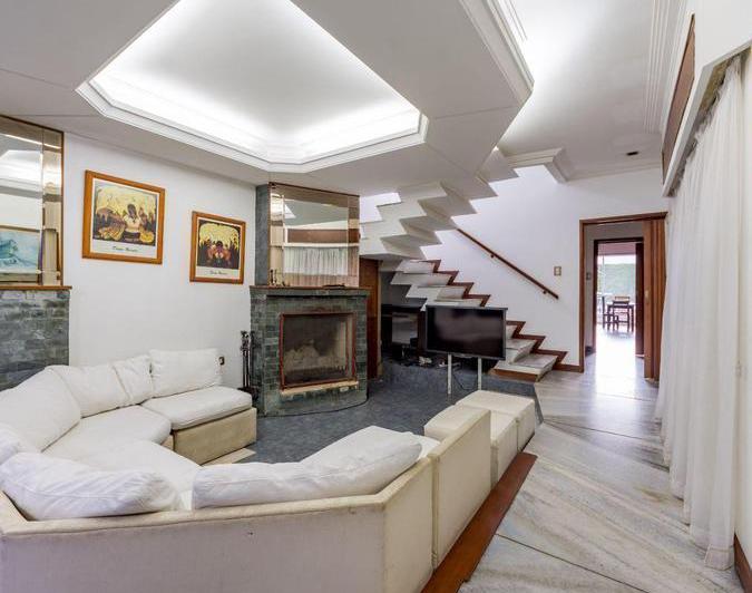 Casa · 272m² · 7 Ambientes · 2 Cocheras