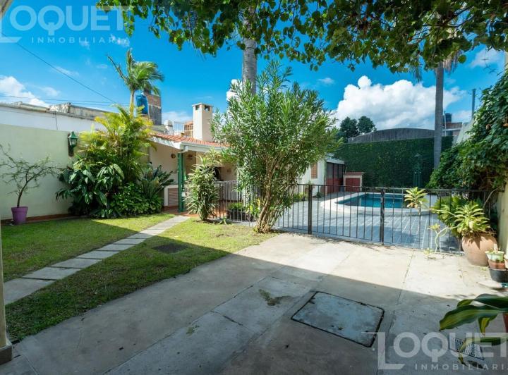Casa · 235m² · 4 Dormitorios · 1 Cochera