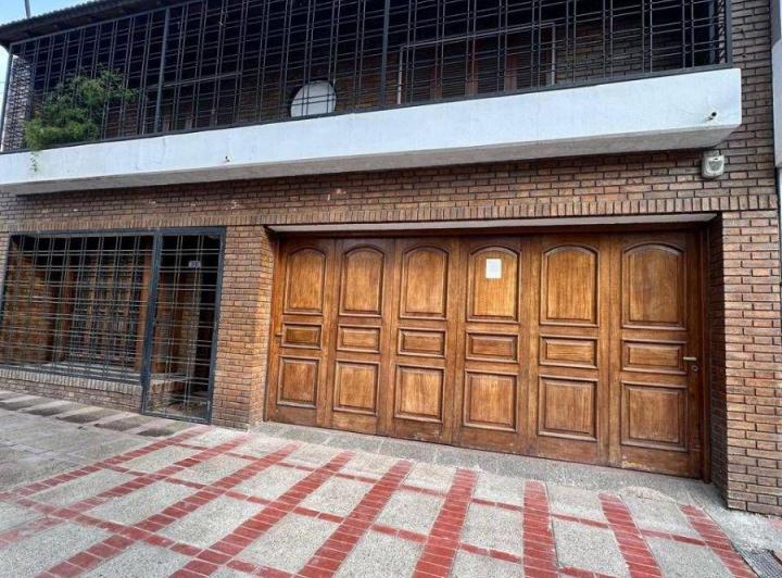 Casa · 265m² · 7 Ambientes · 1 Cochera