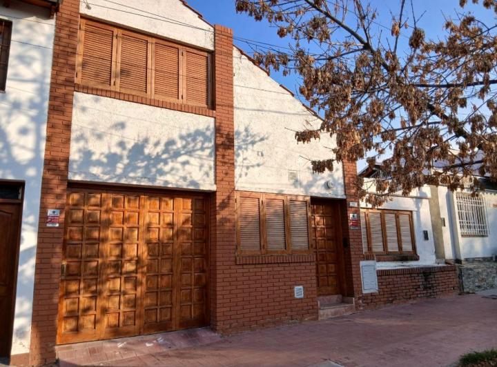 Casa · 160m² · 6 Ambientes · 1 Cochera