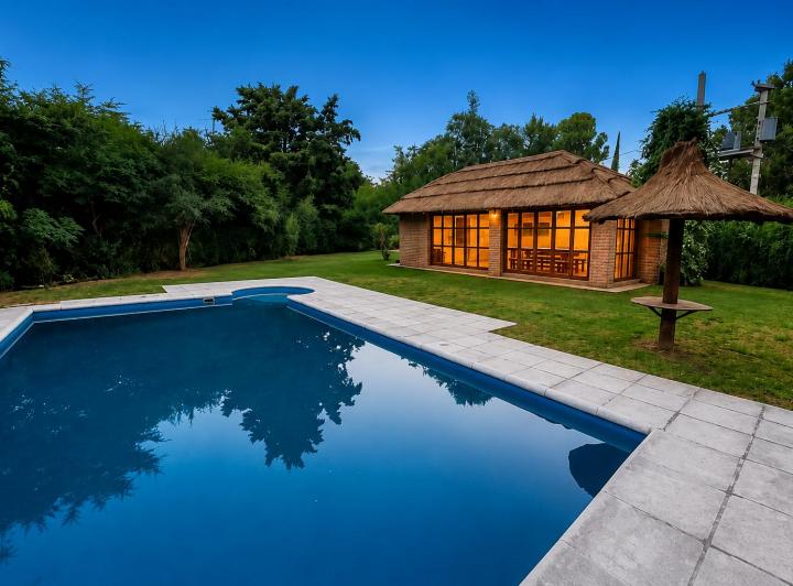 Casa · 245m² · 5 Ambientes · 2 Cocheras