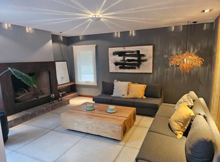 Casa · 350m² · 3 Ambientes · 2 Cocheras