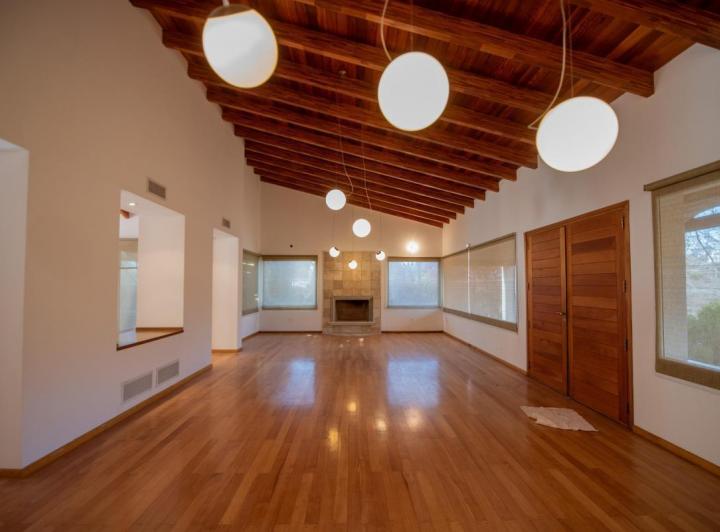 Casa · 600m² · 6 Ambientes · 2 Cocheras
