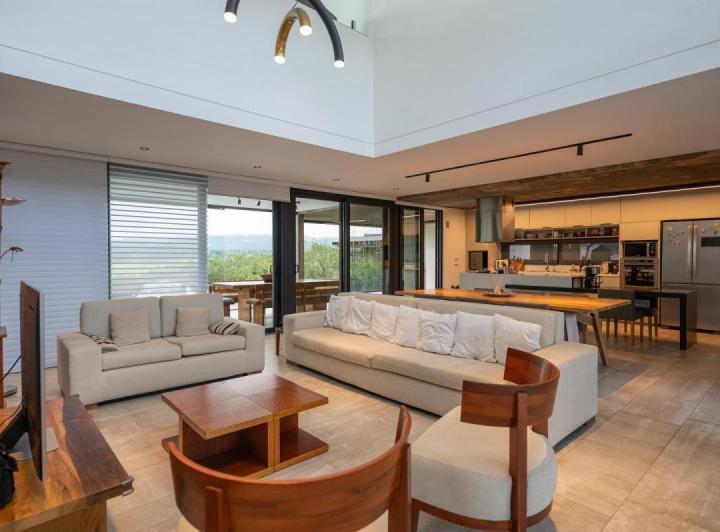 Casa · 420m² · 6 Ambientes · 2 Cocheras