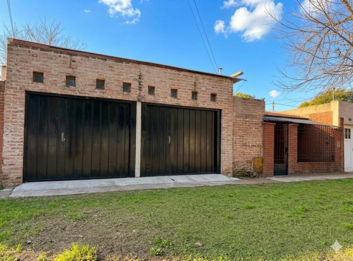 Casa · 103m² · 2 Ambientes · 2 Cocheras