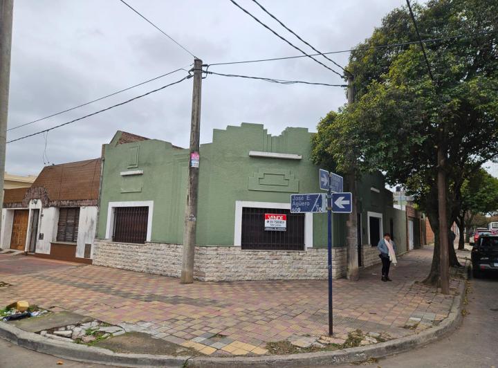 Casa · 215m² · 6 Ambientes · 3 Cocheras