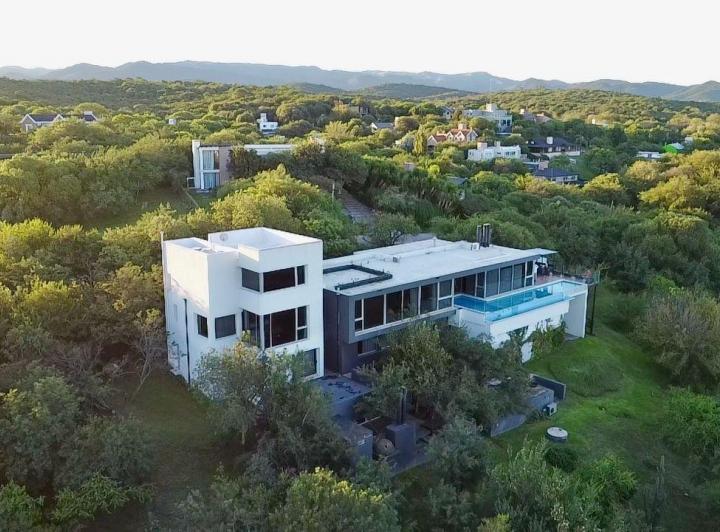 Casa · 800m² · 15 Ambientes · 6 Cocheras