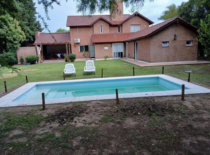 Casa · 300m² · 7 Ambientes · 2 Cocheras