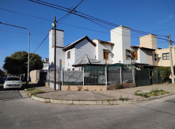 Casa · 110m² · 4 Ambientes · 1 Cochera