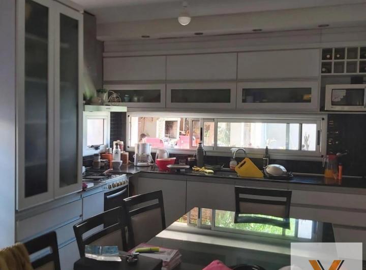 Casa · 480m² · 4 Ambientes · 30 Cocheras