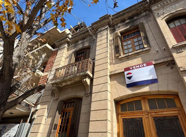 Casa · 314m² · 8 Ambientes · 1 Cochera