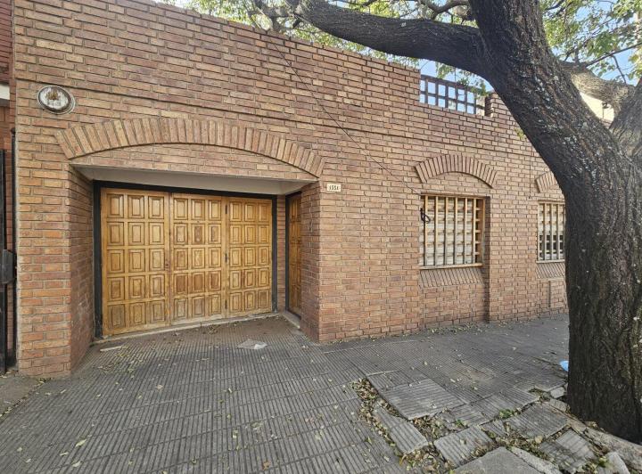 Casa · 200m² · 6 Ambientes · 1 Cochera