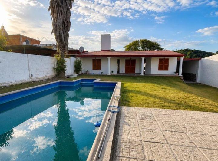 Casa · 140m² · 4 Ambientes · 3 Cocheras