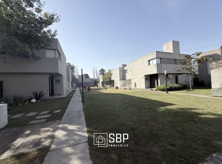 Casa · 120m² · 5 Ambientes · 1 Cochera