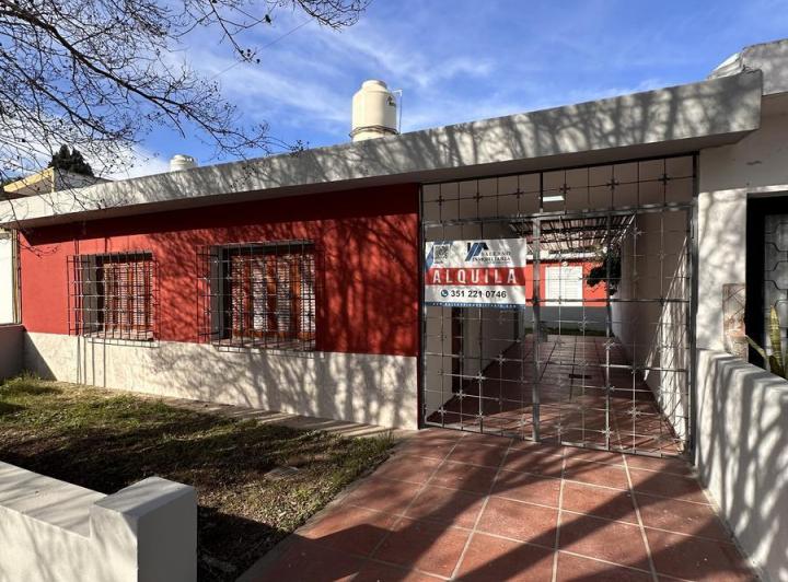 Casa · 70m² · 4 Ambientes · 2 Cocheras