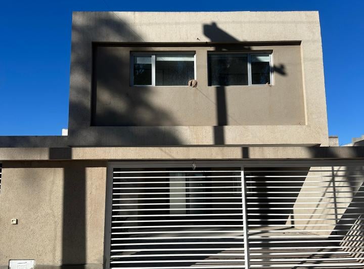 Casa · 150m² · 3 Dormitorios · 2 Cocheras