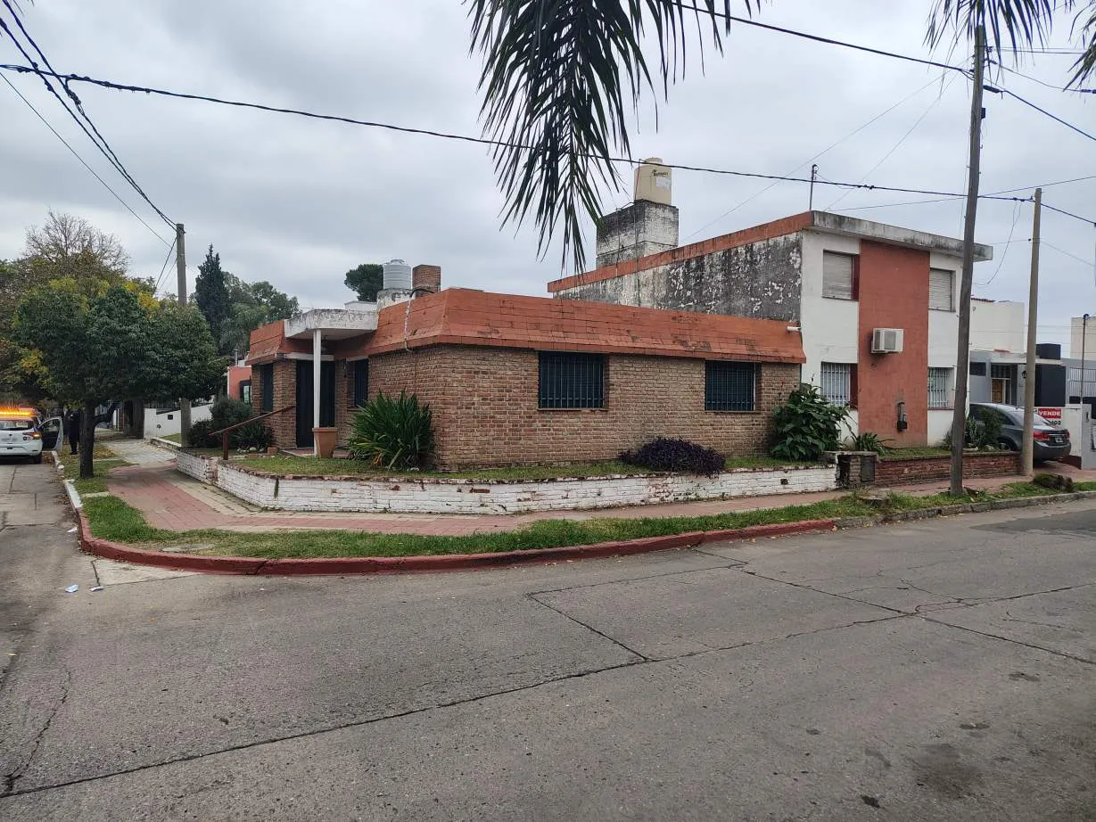Venta Dos  casas   de  3 dorm  B Urca