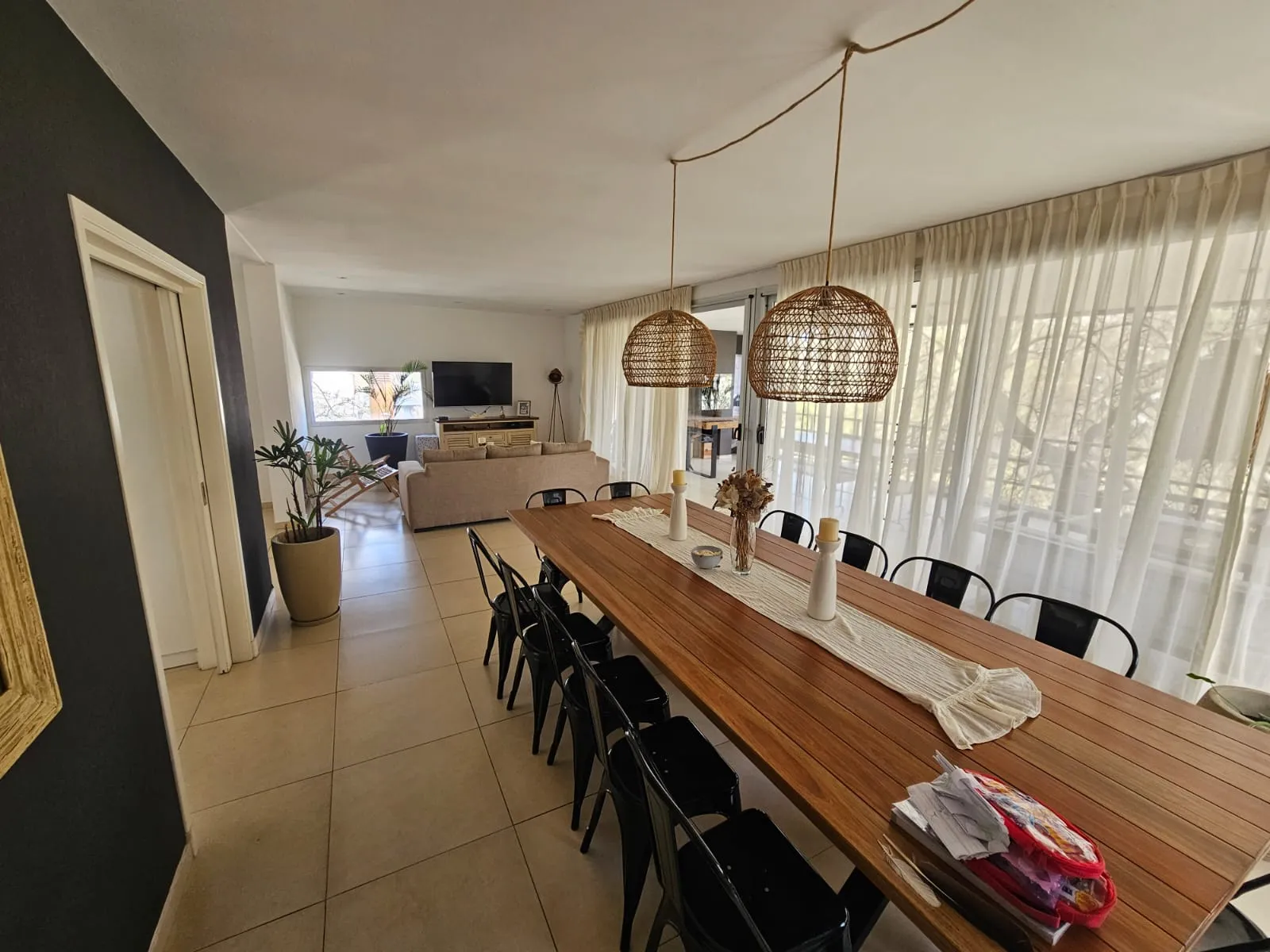 MODERNA! Casa 3 Dorm. Q2 | 278m² c/ Calefacción Central y Acceso por 2 Calles