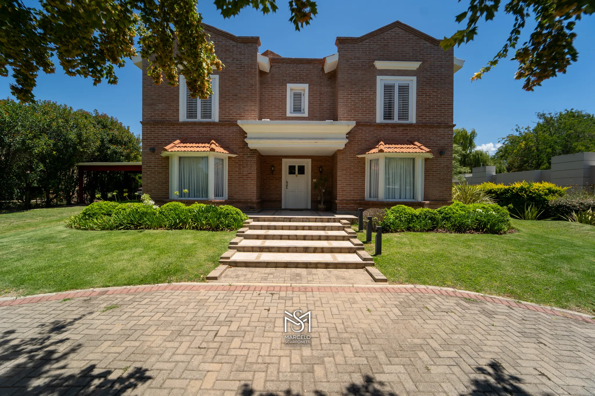 Casa-Venta en uno de los countries más consolidados y prestigiosos de la zona!