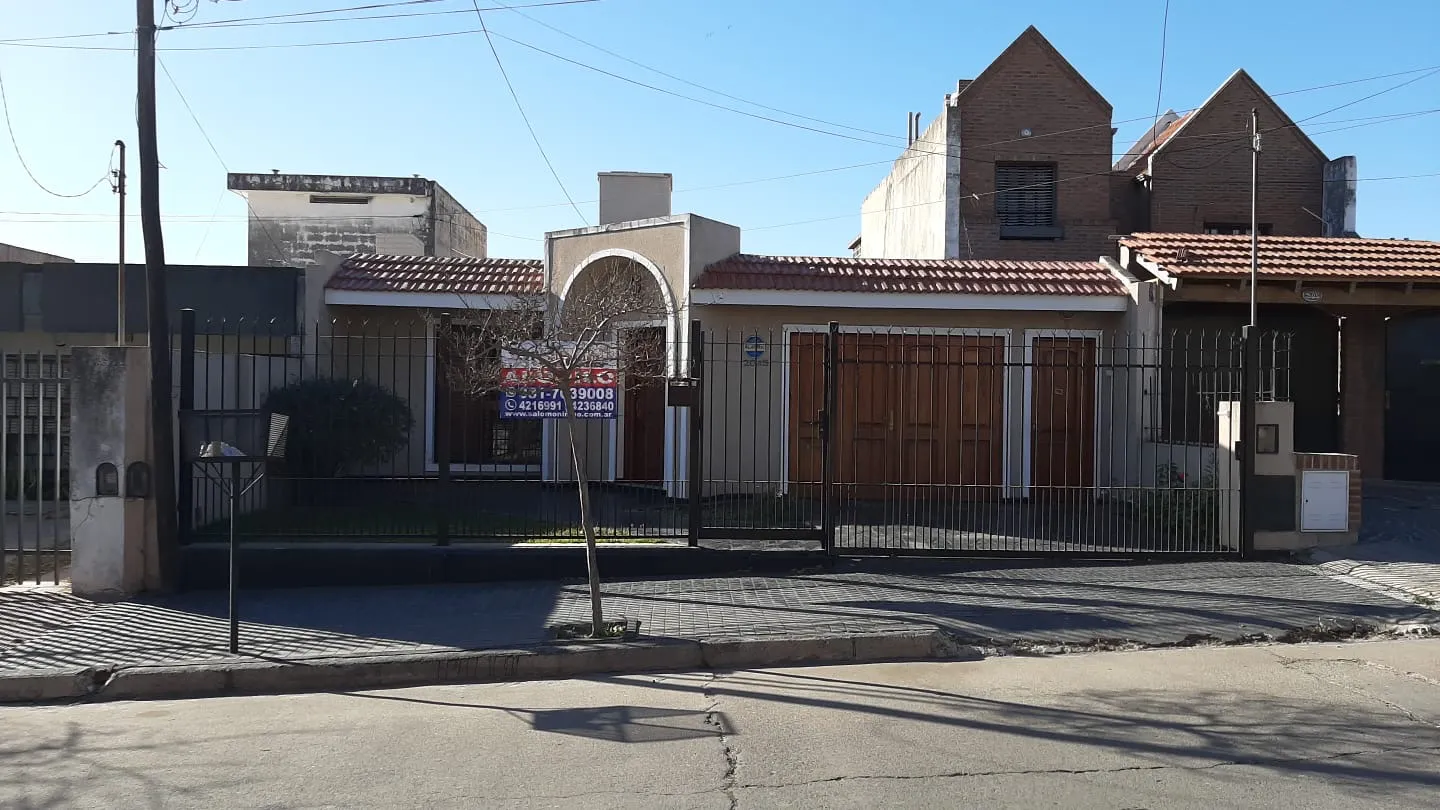 HERMOSA CASA CON QUINCHO + DEPTO UBICADO EN BARRIO MAIPU!