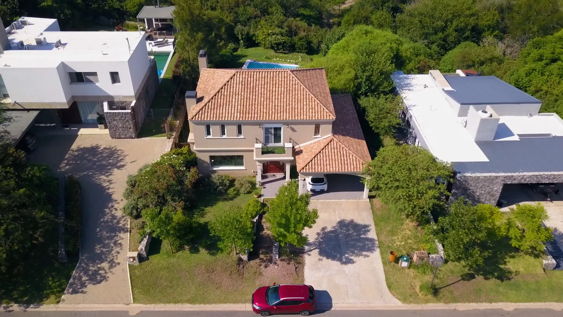 CASA EN VENTA. 3 DORMITORIOS. 4 BAÑOS. PILETA. QUINCHO. Q2 . MENDIOLAZA