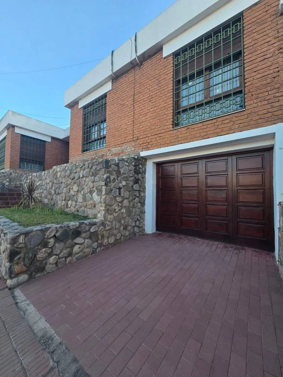 VENDEMOS CASA 3 DORMITORIOS EN B MAIPU, EXCELENTE CALIDAD! LA VEMOS?