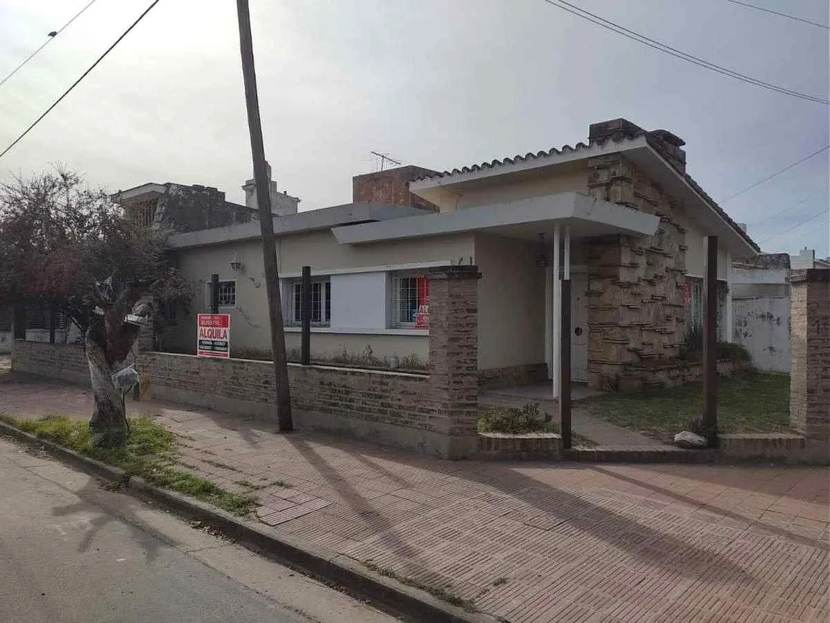 SE VENDE CASA 3 DORM B° MAIPU !
