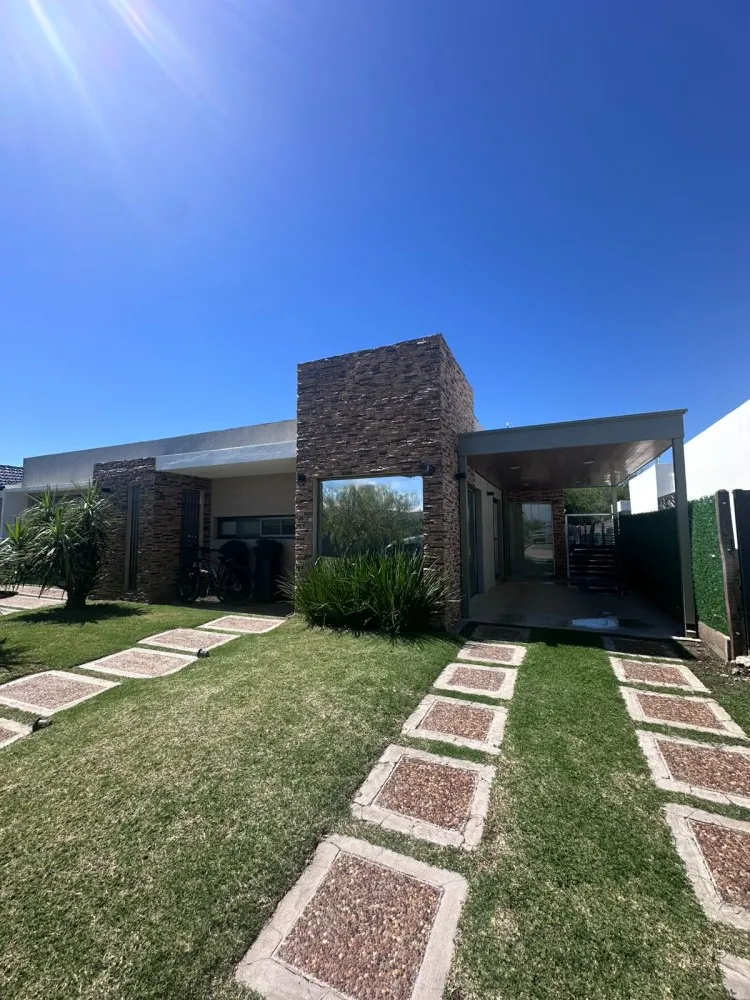 SE VENDE CASA EN BARRIO SIETE SOLES