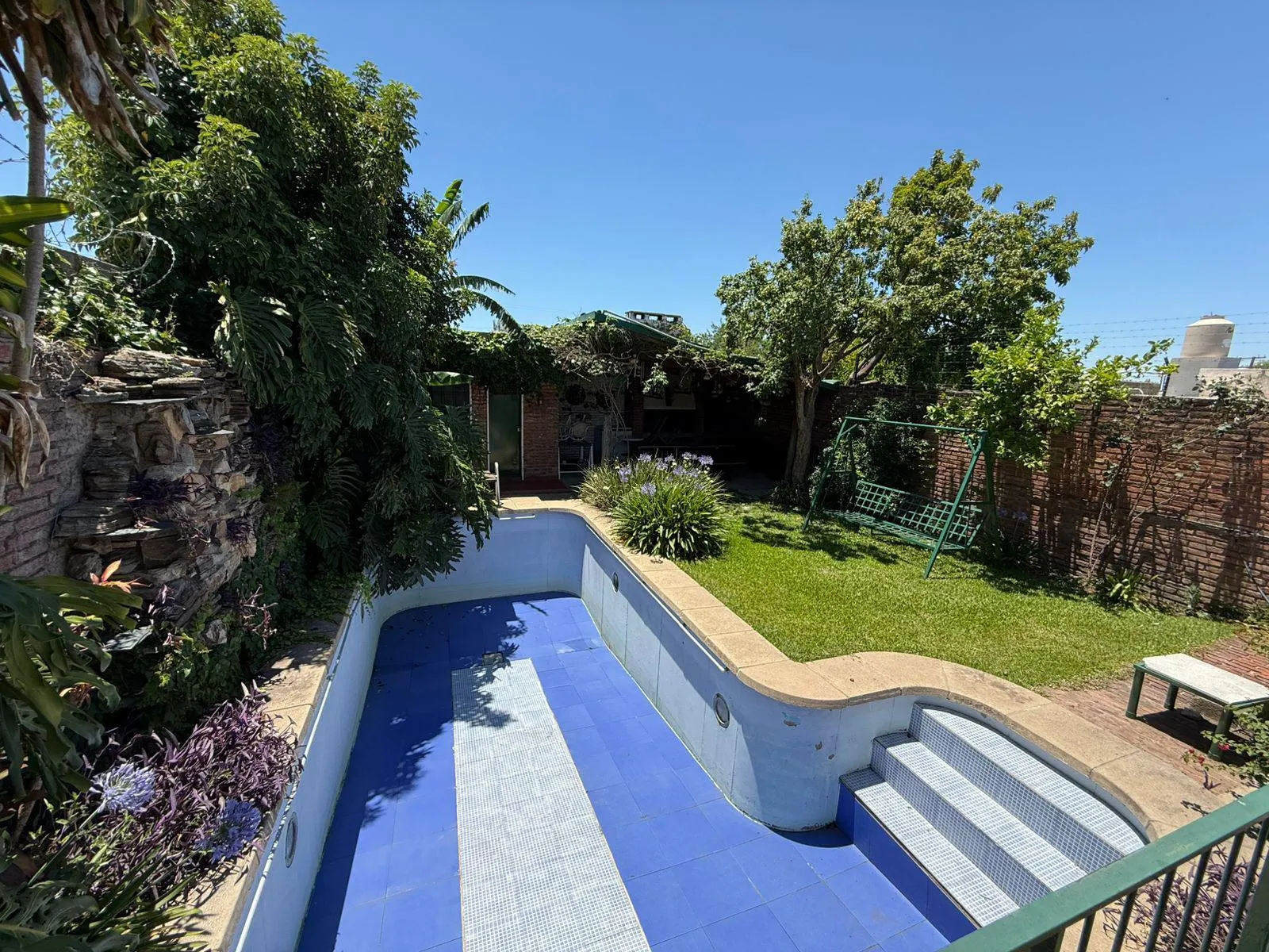 VENTA - Casa de 4 dormitorios en Barrio Maipu 2da Seccion - Con patio y pileta!