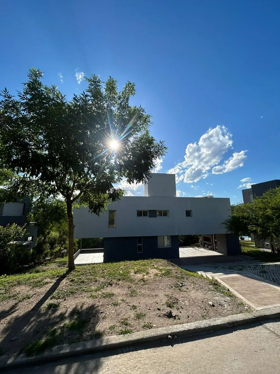 Casa a estrenar en Estancia Q2, Mendiolaza. Hermosa