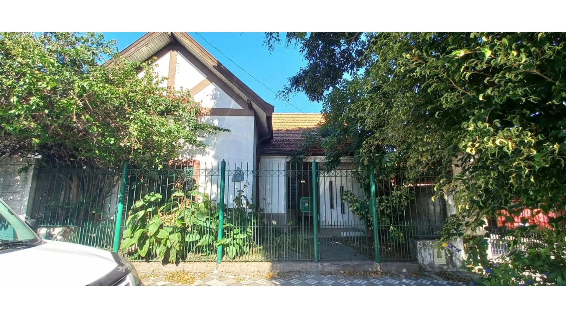 CASA 3 AMBIENTES CON COCHERA, APTA CREDITO! OPORTUNIDAD!