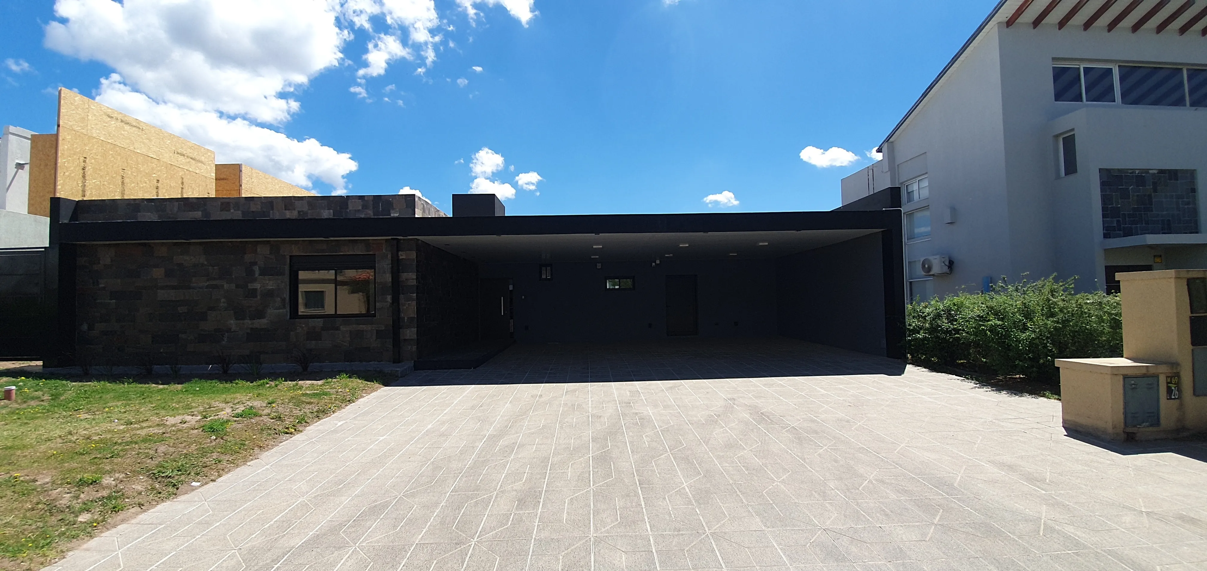 7 SOLES, 400 M2 CUB, 900 M2 LOTE, 4 DORM, 4 BANOS, PILETA, ESTRENAR