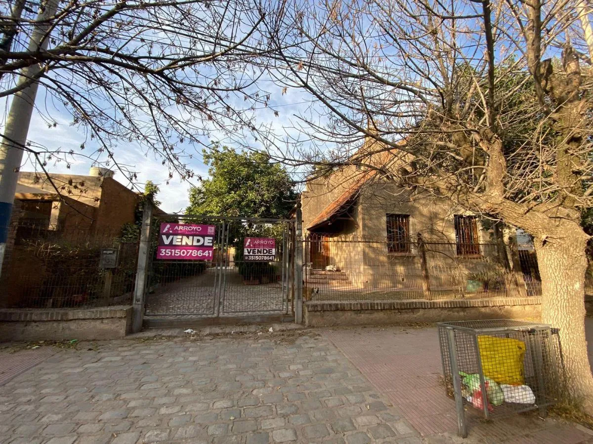 Venta de Chalet Estilo Inglés en Barrio Colón